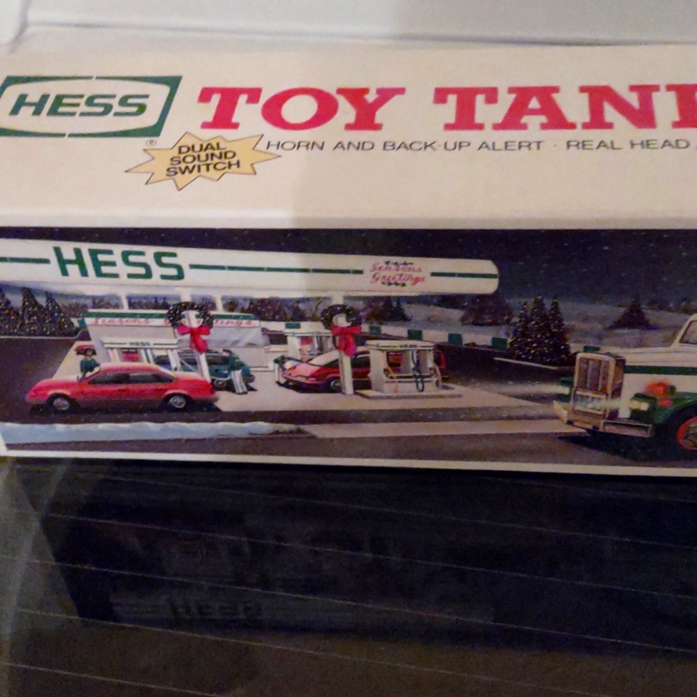 1990 HESS toy tanker truck. Corn backup light alert excellent condition.